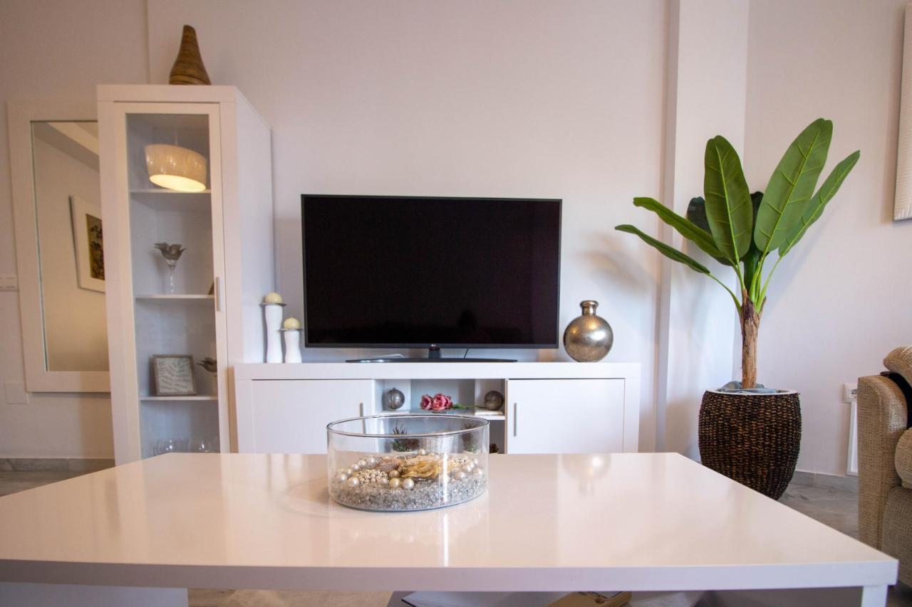 White Dreams Next To The Sea Apartment Алгаробо-Коста Екстериор снимка